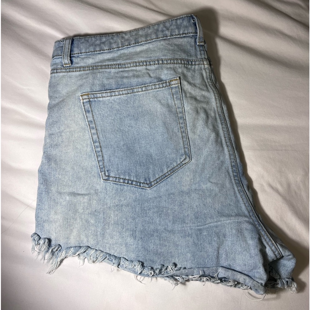 Woman wild fable distress jean shorts. Light wash